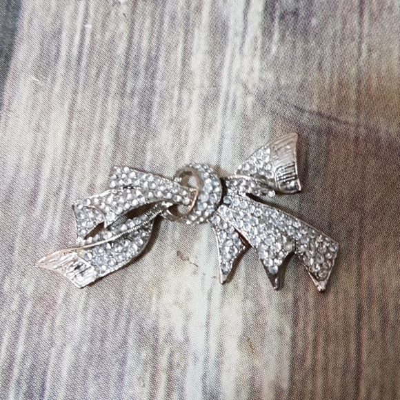 Vintage silver tone brooch - Picture 1 of 3